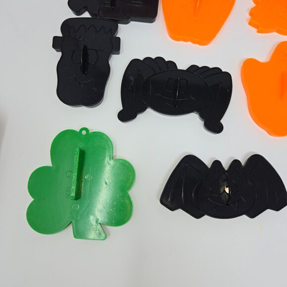 Vintage Cookie Cutter Lot of 57 Holiday Animals Pink Panther Wilton Hallmark - Picture 6 of 16